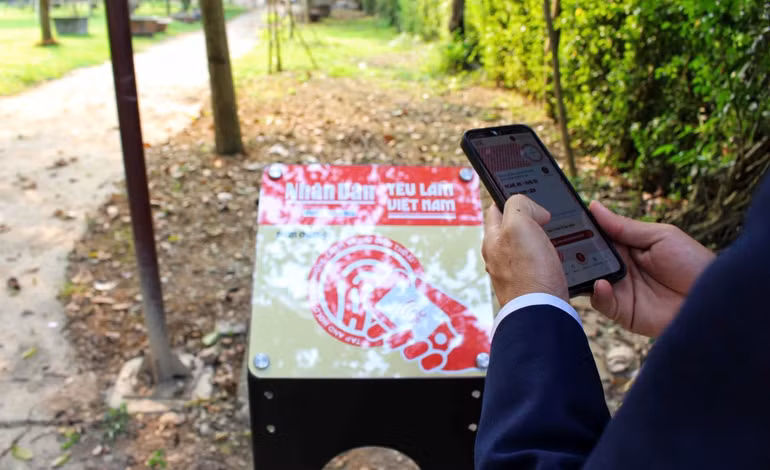 Các trạm tương tác thông minh được lắp đặt ở vị trí thuận tiện, dễ quan sát để du khách trải nghiệm.