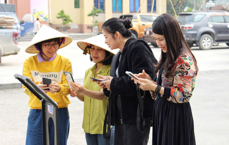 Bảng gắn chip công nghệ kết nối không dây được lắp đặt tại Bảo tàng Nghệ An.