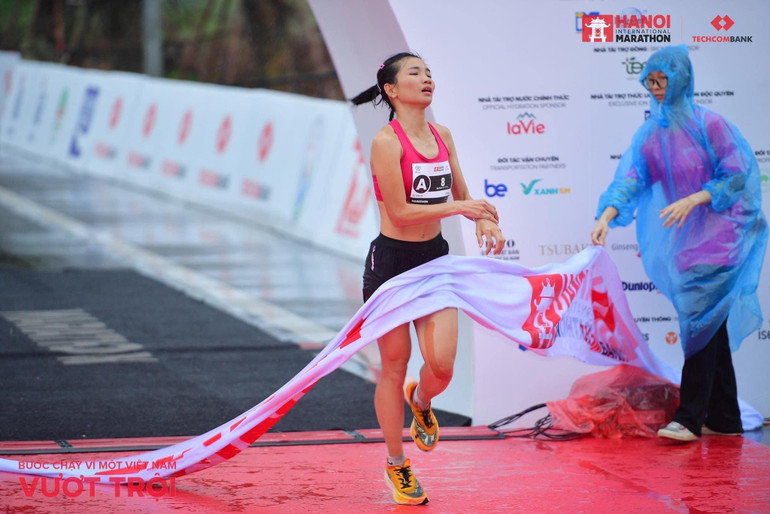 Kỷ lục gia Nguyễn Thị Oanh sẽ tham dự Giải chạy Giải Marathon Quốc tế VTV LPBank 2024 Kỷ lục gia Nguyễn Thị Oanh sẽ tham dự Giải chạy Giải Marathon Quốc tế VTV LPBank 2024