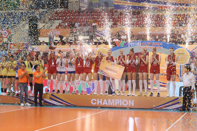 CLB Korabelka giành Cúp vô địch. (Ảnh: TUẤN ĐOÀN)