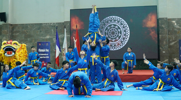 Các học sinh IVS biểu diễn võ Vovinam
