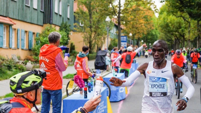 Kipchoge sẽ là thử thách lớn của các vận động viên Việt Nam. (Ảnh: VnExpress)