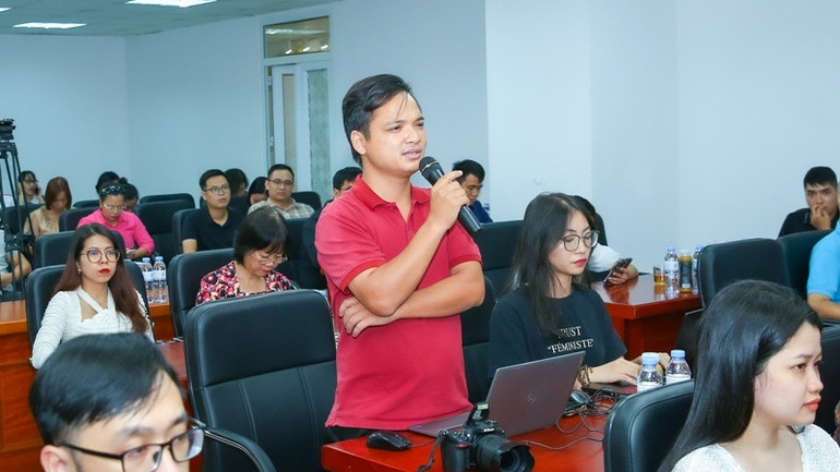 Đông đảo các phóng viên tham dự lễ công bố.