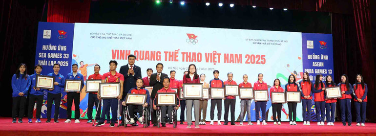 Sáng 22/3, tại Trung tâm Huấn luyện và Thi đấu thể dục thể thao Hà Nội đã diễn ra chương trình "Vinh quang thể thao Việt Nam 2025".