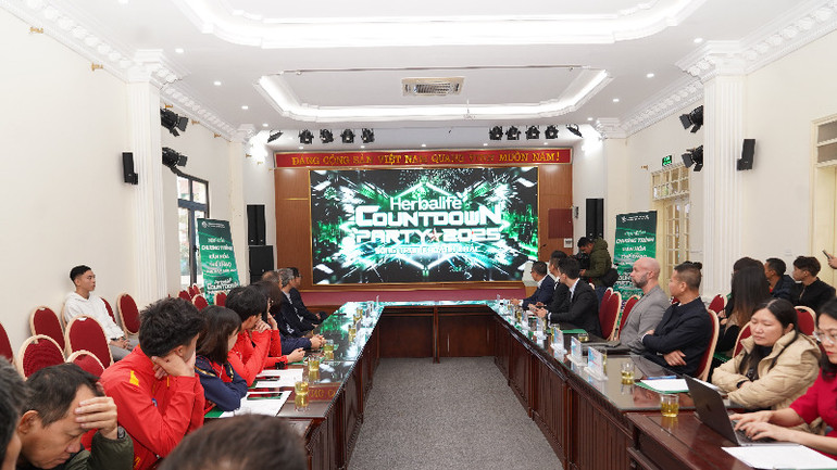 Ban tổ chức họp báo tại Hà Nội.