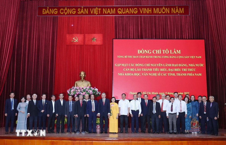 Tổng Bí thư Tô Lâm cùng các đại biểu. Tổng Bí thư Tô Lâm cùng các đại biểu.