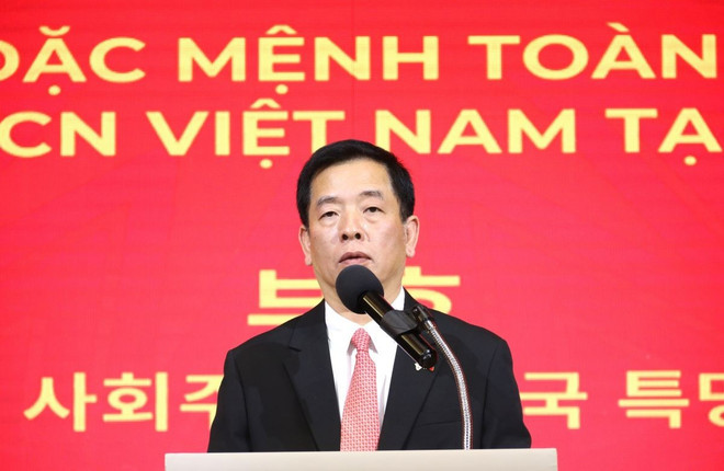 Đại sứ Vũ Hồ phát biểu chào mừng Xuân Quê hương 2025 tại Hàn Quốc. (Ảnh: Đức Thắng/TTXVN)