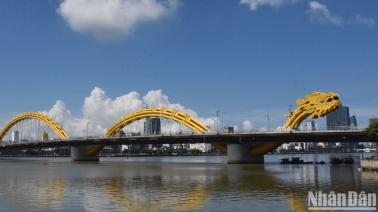 Việc hoàn thiện hạ tầng giao thông kết nối đô thị Đà Nẵng hiện nay cần có những chiến lược dài hơi và gắn với Quyết định số 1287/QĐ-TTg phê duyệt Quy hoạch Đà Nẵng thời kỳ 2021-2030, tầm nhìn 2050. (Ảnh: ANH ĐÀO)