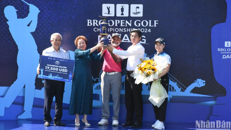 Golfer đến từ Ấn Độ Rahil Gangjee vô địch giải BRG Open Golf Championship Danang 2024. (Ảnh: ANH ĐÀO)