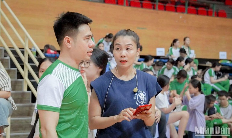 Các đơn vị phối hợp đều trao đổi thống nhất cao về công việc, với mục đích cuối cùng mang đến một chương trình đặc sắc tại Lễ khai mạc Đại hội Thể thao học sinh Đông Nam Á vào ngày 1/6 tới. (Ảnh ANH ĐÀO)