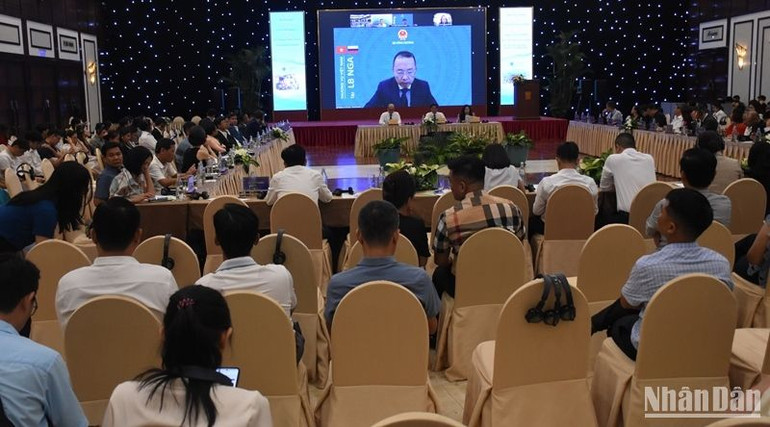 Các phiên thảo luận tại hội nghị.