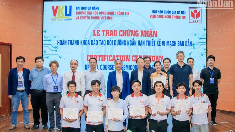 Đà Nẵng có khóa sinh viên thiết kế vi mạch bán dẫn đầu tiên. (Ảnh: ANH ĐÀO)