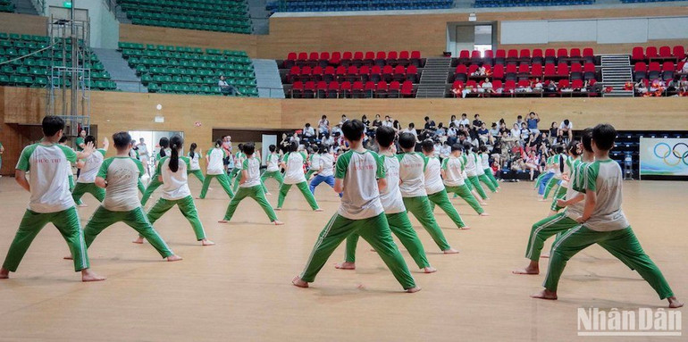 Học sinh Đà Nẵng luyện tập tại chương trình tổng duyệt. (Ảnh ANH ĐÀO)