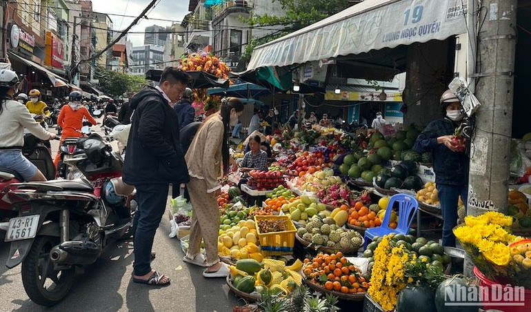 Các mặt hàng trái cây giá bình ổn, không tăng so trước Tết. (Ảnh: ANH ĐÀO)