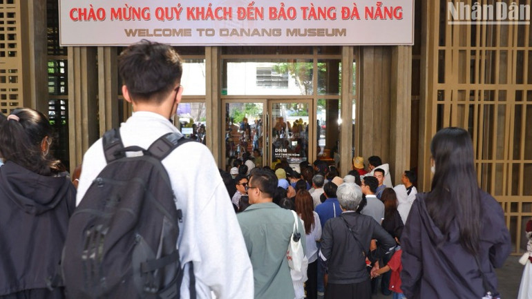 Bảo tàng Đà Nẵng đón 19.136 người đến tham quan trong dịp lễ Giỗ Tổ Hùng Vương 10/3. (Ảnh: ANH ĐÀO)
