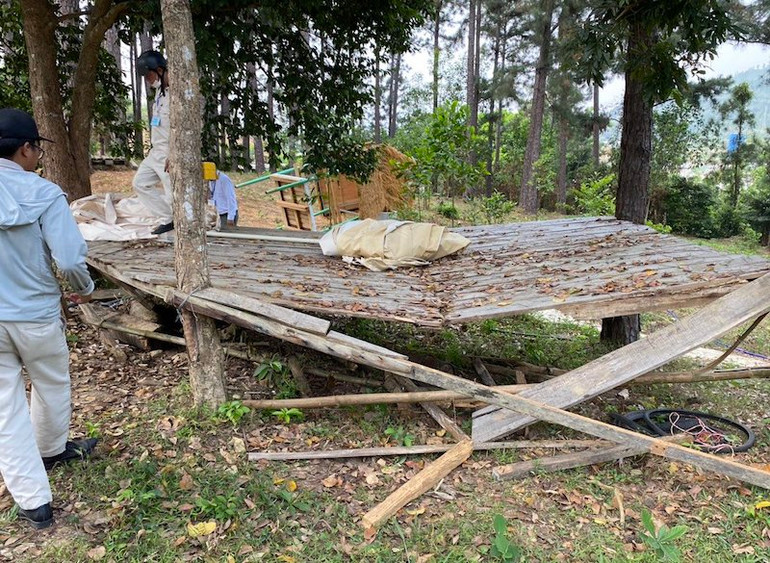 Đây là các hạng mục công trình được lắp đặt trái phép trên diện tích rừng được giao khoán. (Ảnh: ANH ĐÀO) Đây là các hạng mục công trình được lắp đặt trái phép trên diện tích rừng được giao khoán. (Ảnh: ANH ĐÀO)