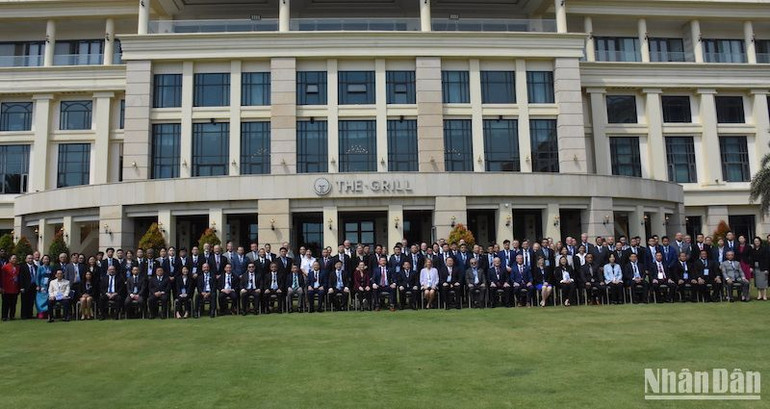 Hơn 100 đại biểu đến từ 18 quốc gia và hai tổ chức 2 tổ chức quốc tế là Cơ quan phòng, chống ma túy và tội phạm Liên hợp quốc (UNODC), Ủy ban kiểm soát ma túy quốc tế (INCB) tham dự hội nghị.