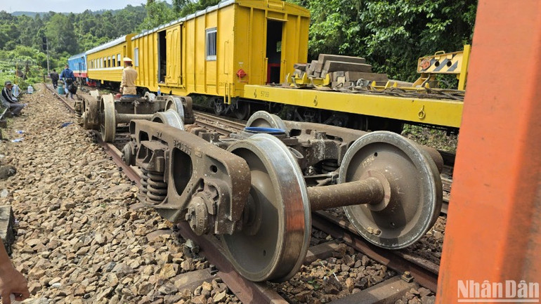 Hiện trường vụ tai nạn. (Ảnh: ANH ĐÀO)