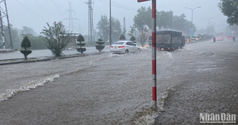 Lượng mưa 3 giờ tới phổ biến 50-100mm, có nơi trên 120mm.