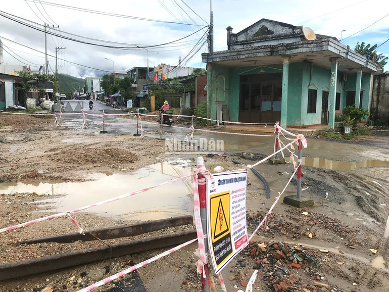 Chủ đầu tư dự án đang phối hợp xã để đối thoại với dân với phương châm đoạn nào dân giải phóng mặt bằng sẽ thi công ngay.