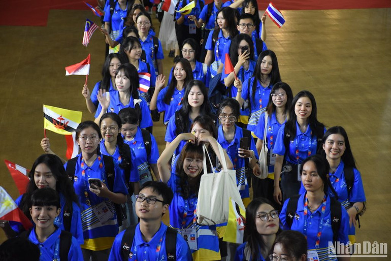 Tình nguyện viên tại Đại hội - những đại sứ về hình ảnh, con người, văn hoá và bản sắc Việt Nam. (Ảnh ANH ĐÀO) Tình nguyện viên tại Đại hội - những đại sứ về hình ảnh, con người, văn hoá và bản sắc Việt Nam. (Ảnh ANH ĐÀO)