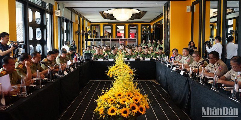 Quang cảnh Hội thảo hợp tác và chia sẻ kinh nghiệm trong công tác Phòng cháy, chữa cháy và cứu nạn cứu hộ 3 nước Campuchia-Lào-Việt Nam.