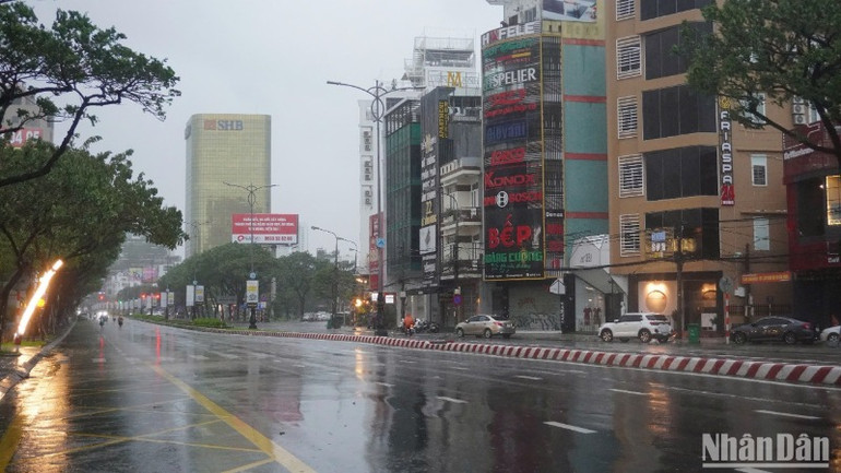 Đường phố Đà Nẵng sáng 27/10. (Ảnh: ANH ĐÀO)