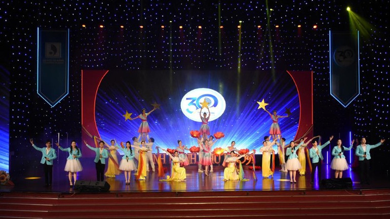 Đại học Đà Nẵng tổ chức "Chương trình vinh danh Thủ khoa và nâng bước sinh viên năm đại học Đà Nẵng năm 2024". (Ảnh: ANH ĐÀO)