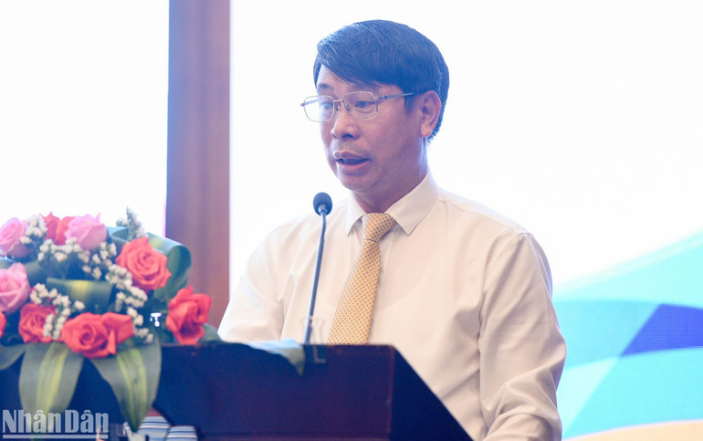 Phó chủ tịch Ủy ban nhân dân tỉnh Vĩnh Phúc Nguyễn Khắc Hiếu phát biểu tại hội nghị. (Ảnh: ANH ĐÀO)