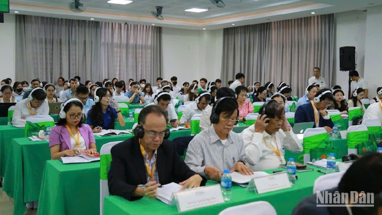 Các đại biểu tham dự hội thảo. (Ảnh: ANH ĐÀO)