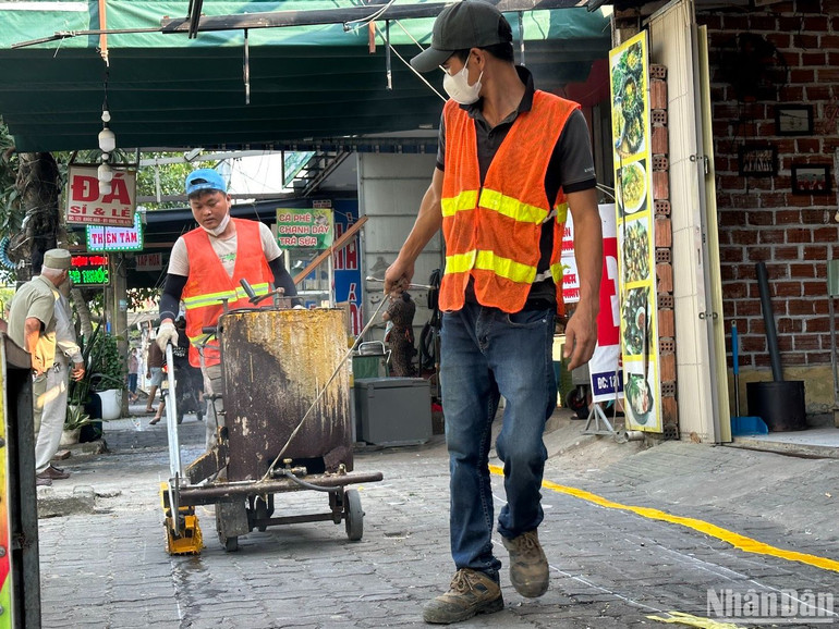Phường Nại Hiên Đông phân định, kẻ vạch 8 tuyến đường, dự kiến hoàn thành trước ngày 20/4/2024. Ảnh: ANH ĐÀO