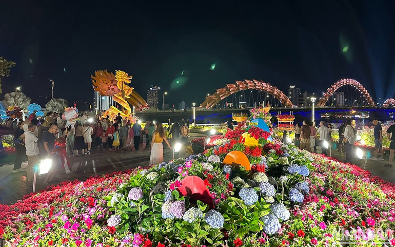 Thời tiết tại Đà Nẵng trong thời khắc chào đón năm mới se lạnh, không mưa. (Ảnh: ANH ĐÀO)