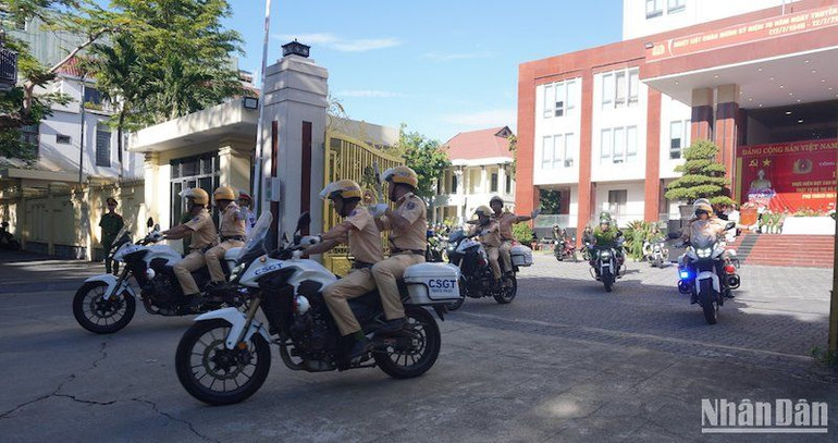 Công an thành phố Đà Nẵng ra quân đợt cao điểm bảo đảm an toàn giao thông, trật tự đô thị năm 2024. Ảnh: ANH ĐÀO. Công an thành phố Đà Nẵng ra quân đợt cao điểm bảo đảm an toàn giao thông, trật tự đô thị năm 2024. Ảnh: ANH ĐÀO.
