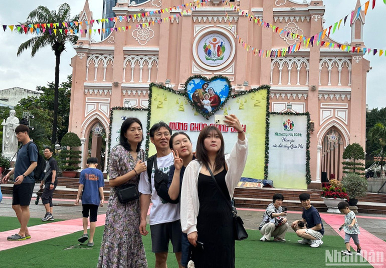 Ghi lại những khoảnh khắc đẹp đầu năm mới tại Đà Nẵng. (Ảnh: ANH ĐÀO)