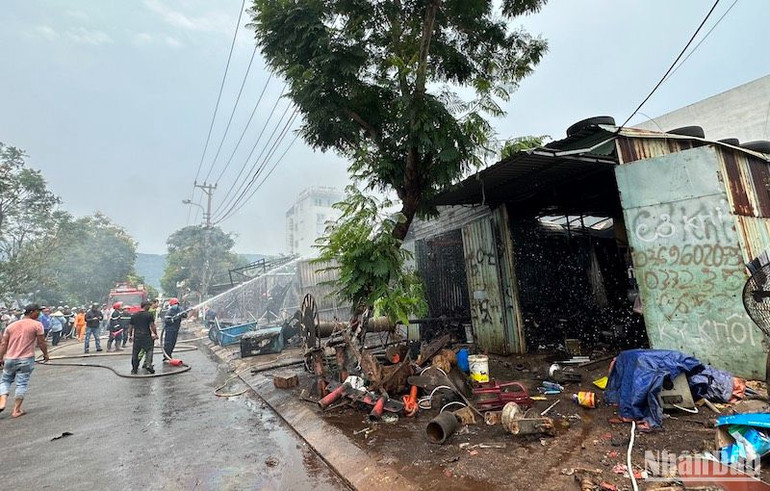 Nguyên nhân vụ cháy đang được điều tra, làm rõ. (Ảnh: ANH ĐÀO)