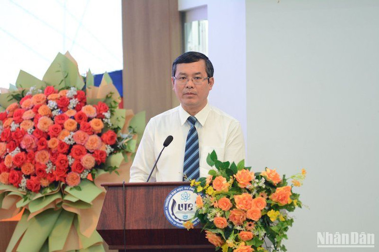 Thứ trưởng Giáo dục và Đào tạo Nguyễn Văn Phúc phát biểu tại chương trình. (Ảnh ANH ĐÀO) Thứ trưởng Giáo dục và Đào tạo Nguyễn Văn Phúc phát biểu tại chương trình. (Ảnh ANH ĐÀO)