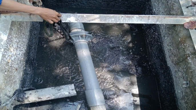 Qua kiểm tra, nguyên nhân chính được xác định là do hệ thống thoát nước của nhà hàng Mỹ Hạnh chưa tuân thủ quy định kỹ thuật về đấu nối nước thải. (Ảnh: Sở Xây dựng cung cấp)