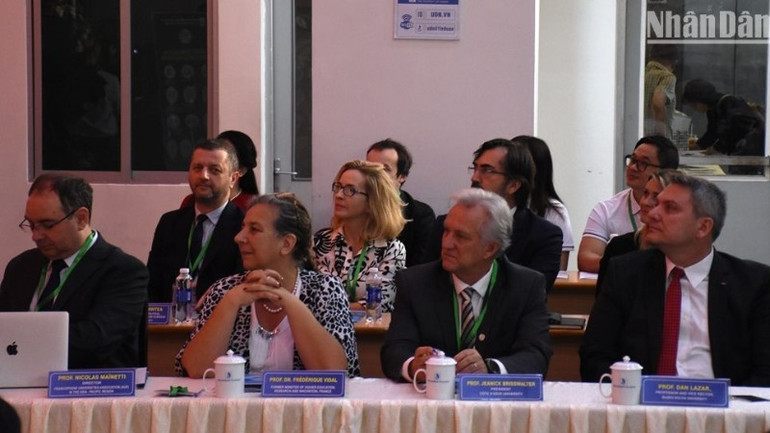 Các đại biểu, chuyên gia quốc tế tham gia hội thảo. (Ảnh: ANH ĐÀO)