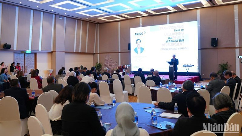 Toàn cảnh khai mạc Hội thảo quốc tế ARTDO lần thứ 51, chủ đề “Thay đổi cuộc sống bằng cách khai phóng sức mạnh tài năng và phát triển kỹ năng”. (Ảnh: ANH ĐÀO)