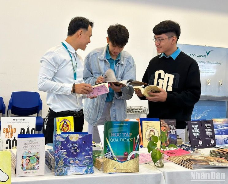 Mỗi cuốn sách của dự án đều mang lại những giá trị riêng biệt, với sự sẻ chia, lan tỏa (Ảnh: ANH ĐÀO) Mỗi cuốn sách của dự án đều mang lại những giá trị riêng biệt, với sự sẻ chia, lan tỏa (Ảnh: ANH ĐÀO)