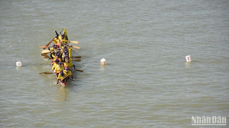 Đội Trung tâm văn hóa thể thao quận Hải Châu xuất sắc về đích. (Ảnh: ANH ĐÀO)