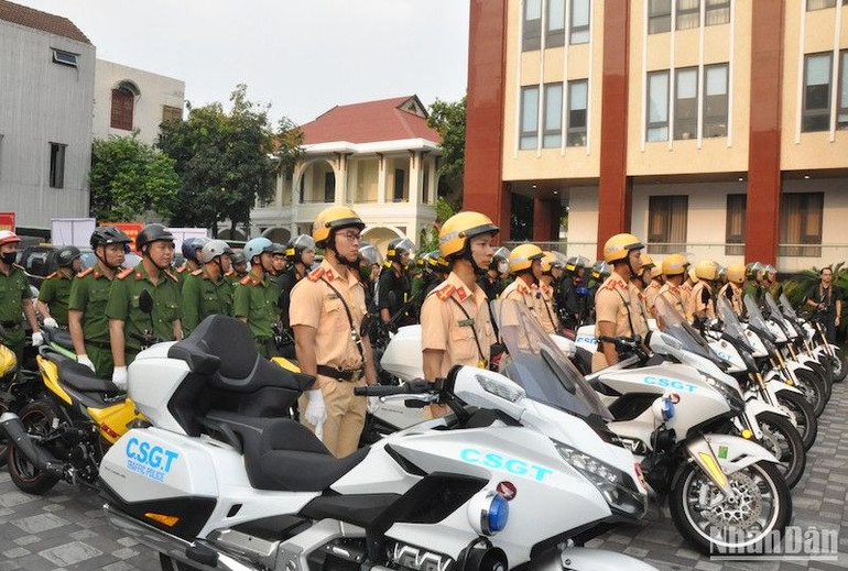 Đà Nẵng huy động tối đa lực lượng ra quân trong đợt cao điểm này. (Ảnh: ANH ĐÀO)