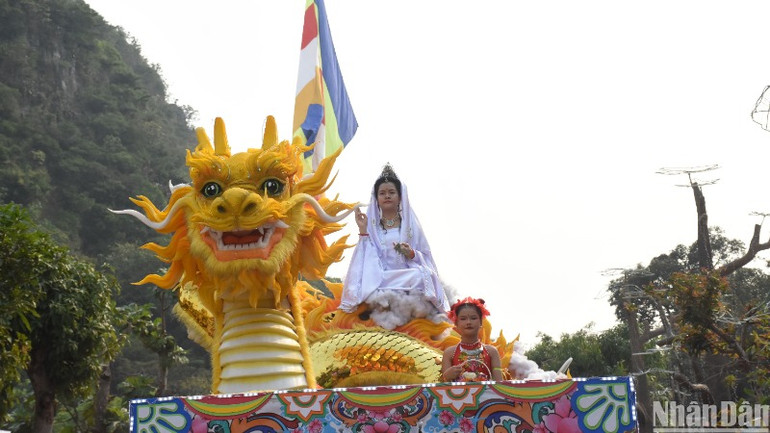 Lễ hội Quán Thế Âm Ngũ Hành Sơn là một nét sinh hoạt văn hóa cộng đồng độc đáo, là nỗ lực của người dân địa phương trong việc phục dựng, bảo tồn những giá trị truyền thống tốt đẹp của dân tộc. (Ảnh: ANH ĐÀO) Lễ hội Quán Thế Âm Ngũ Hành Sơn là một nét sinh hoạt văn hóa cộng đồng độc đáo, là nỗ lực của người dân địa phương trong việc phục dựng, bảo tồn những giá trị truyền thống tốt đẹp của dân tộc. (Ảnh: ANH ĐÀO)