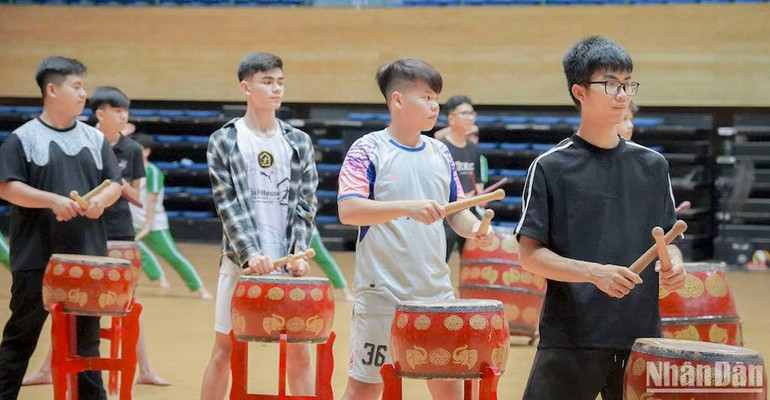 Các tiết mục được luyện tập bài bản và theo đúng kịch bản xây dựng nhằm mang lại hình ảnh đẹp nhất của Việt Nam đến với bạn bè trong khu vực Đông Nam Á tại Đại hội Thể thao lần thứ 13. (Ảnh ANH ĐÀO)