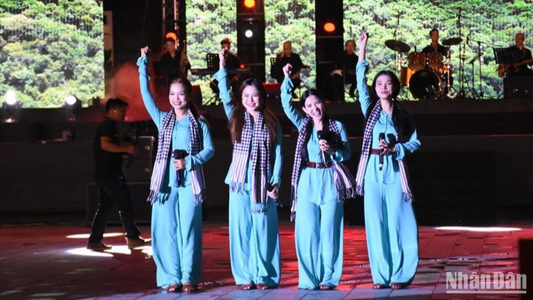 Chương trình mang lại nhiều cảm xúc cho người xem. (Ảnh: ANH ĐÀO)