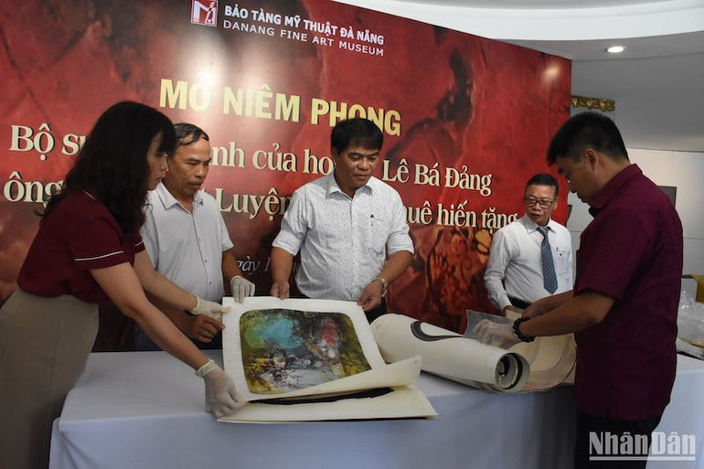 Các tác phẩm được vận chuyển an toàn, nguyên vẹn về Đà Nẵng. (Ảnh: ANH ĐÀO)