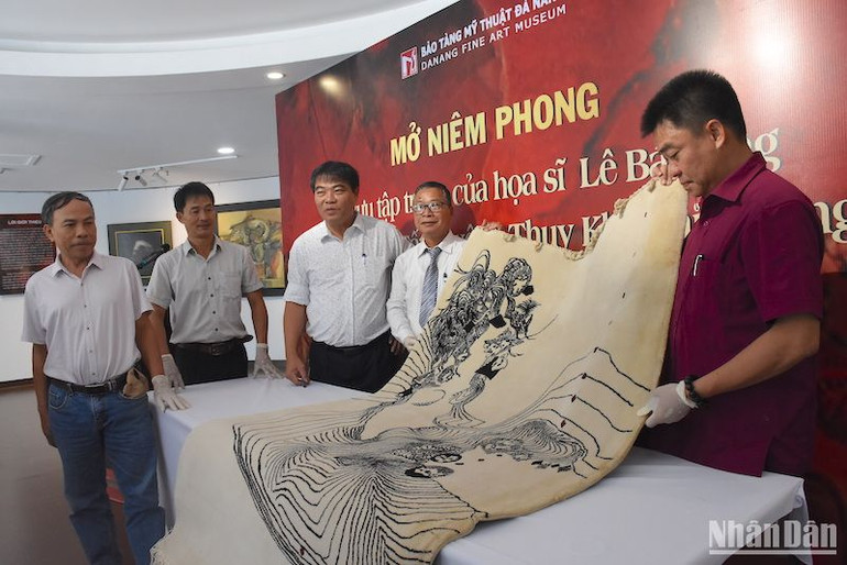 Bộ sưu tập gồm 253 hiện vật, trong đó, nhiều hiện vật độc bản. (Ảnh: ANH ĐÀO)