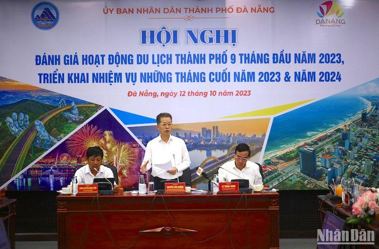 Lãnh đạo thành phố Đà Nẵng chủ trì hội nghị chiều ngày 12.10. Ảnh ANH ĐÀO
