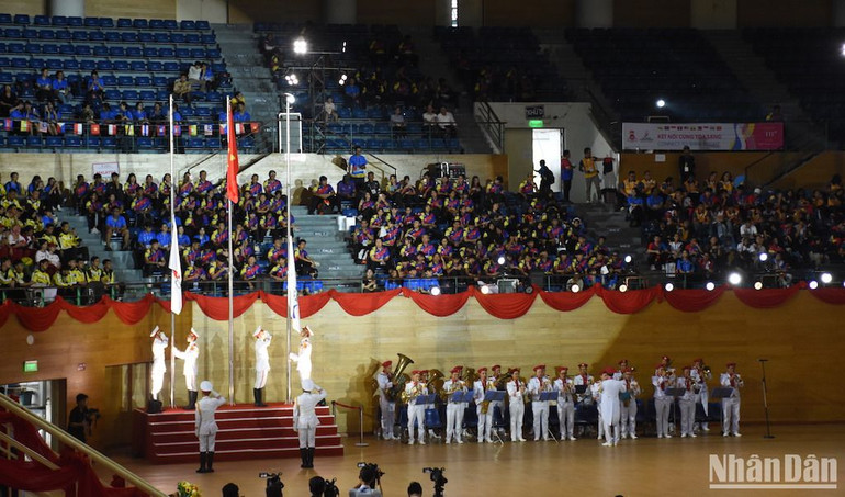 Nghi thức hạ cờ Đại hội Thể thao học sinh Đông Nam Á lần thứ 13. (Ảnh: ANH ĐÀO) Nghi thức hạ cờ Đại hội Thể thao học sinh Đông Nam Á lần thứ 13. (Ảnh: ANH ĐÀO)