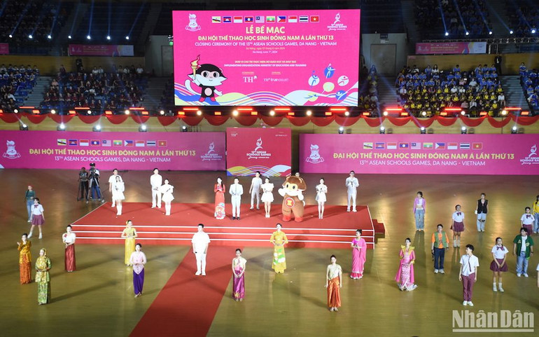 Lễ bế mạc Đại hội Thể thao học sinh Đông Nam Á lần thứ 13 diễn ra tại Cung thể thao Tiên Sơn, thành phố Đà Nẵng. (Ảnh: ANH ĐÀO) Lễ bế mạc Đại hội Thể thao học sinh Đông Nam Á lần thứ 13 diễn ra tại Cung thể thao Tiên Sơn, thành phố Đà Nẵng. (Ảnh: ANH ĐÀO)